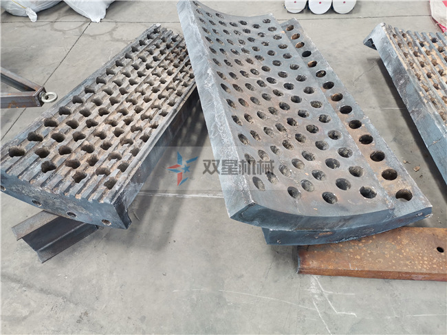 <a href='http://dianzizhifu.cn/' target='_blank'><span>廢鋼破碎機(jī)</span></a>反擊襯板結(jié)構(gòu)實(shí)拍