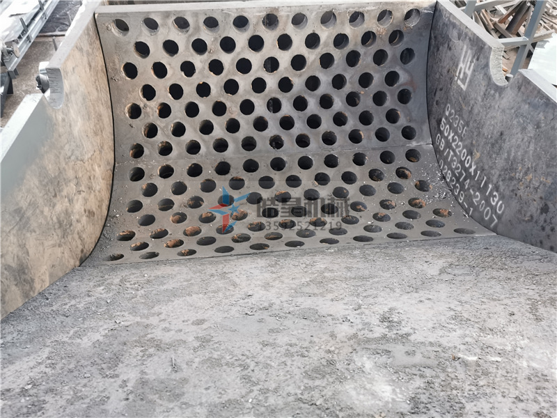 鋁型材破碎機(jī)底部<a href='http://dianzizhifu.cn/case/485.html' target='_blank'><span>篩板</span></a>部分
