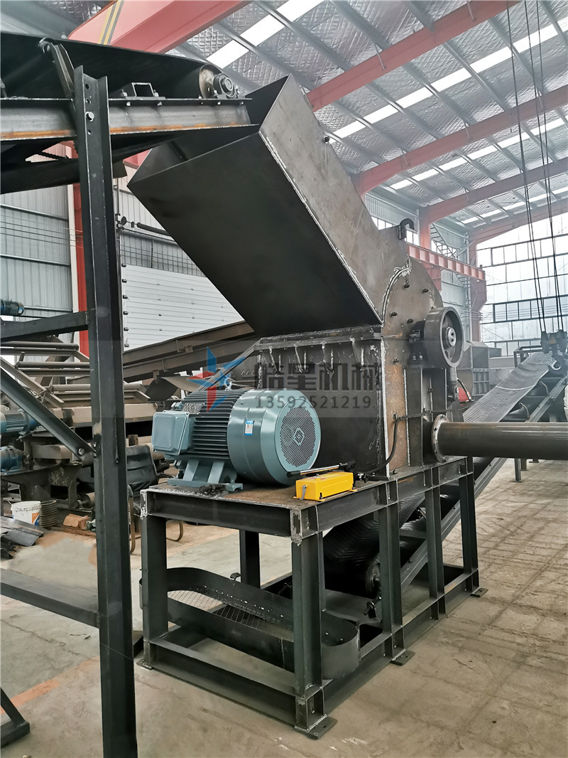<a href='http://dianzizhifu.cn/feilv/83.html' target='_blank'><span>鋁型材破碎機</span></a>進料喂料實拍